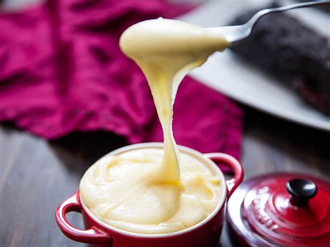  Aligot! Umami-Rich Cheese Delight Meets Creamy Potato Heaven in French Flavors