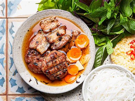  Bún chả: Pikantny, aromatyczny i idealnie zbalansowany smak Hanoju!