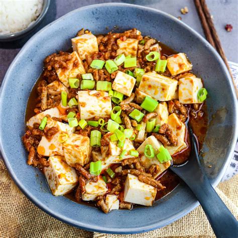  Mapo Tofu - Czy Ostre Smaki i Rozpływający się w Uście Aksamitny Sos Podbiją Twoje Podniebienie?