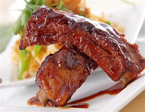  Shaoxing Wine-Braised Pork Ribs: Czy jesteś gotowy na rozkoszowanie się słodko-pikantnym bogactwem?